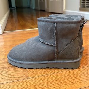 NWOB new without box UGG classic Mini II boots